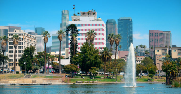 Seguro de auto barato en Los Ángeles: Precios y coberturas
