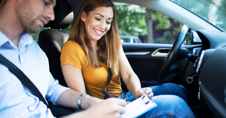 Seguro de auto en California: Guía de aseguranza 2026